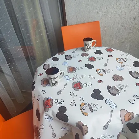 Jacky's - в влас アパート *