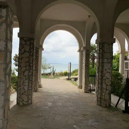 Jacky's - в влас アパート *